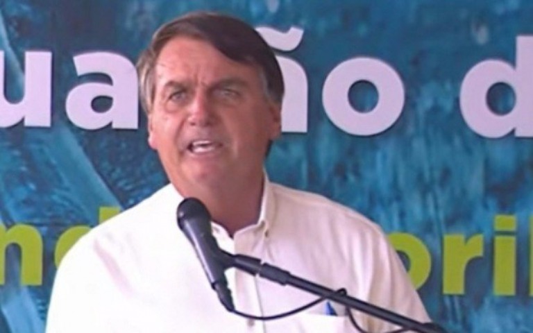 Bolsonaro critica governadores que pagam auxílio emergencial