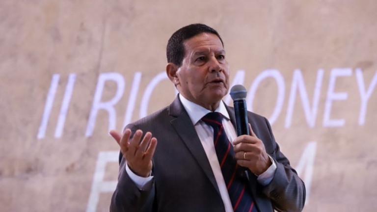 Mourão diz que Lula 'ficou no passado' e que PT tem outros 'com capacidade'
