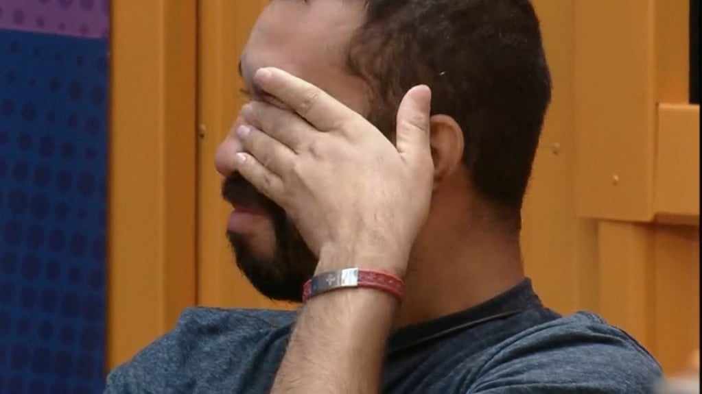 Gil chora sozinho após desabafo de Juliette: "Me sentindo horrível"