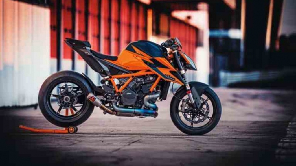 Nova versão da KTM 1290 Super Duke é flagrada em testes