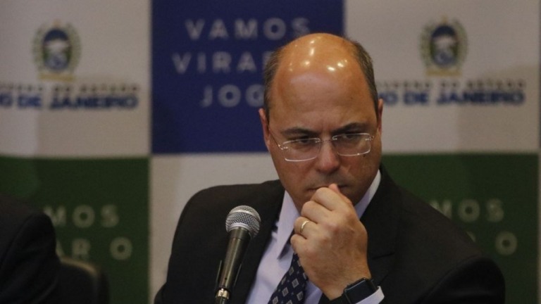Afastado, Witzel culpa "desgoverno" de Bolsonaro por crise de Covid-19