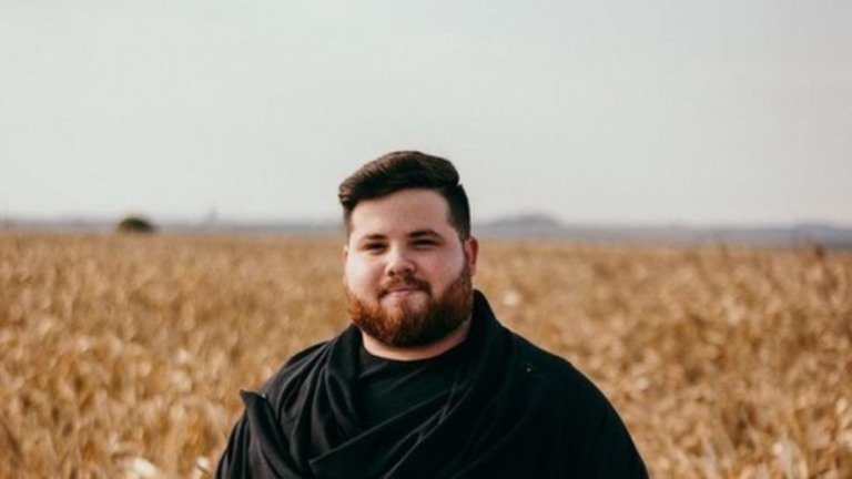 Morre de Covid-19 o cantor gospel Esdras Gondim, aos 23 anos