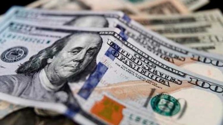 Dólar abre pregão em forte queda após ajuste na Selic