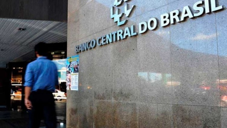 Com aumento da Selic, Poupança rende 0,16% ao mês, mas ainda perde para inflação