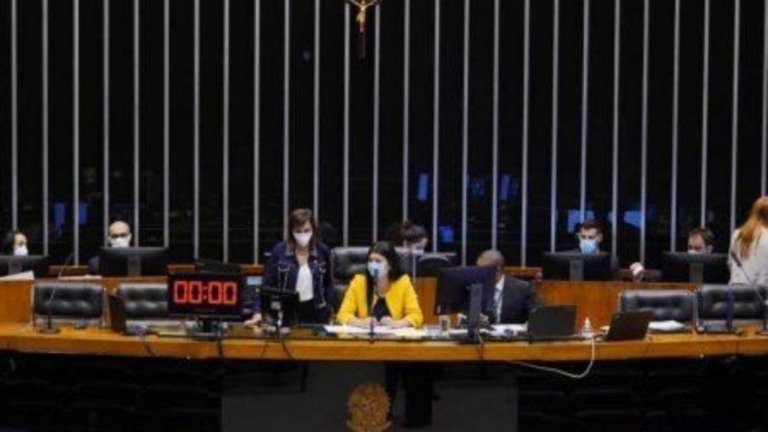 Câmara aprova projeto de lei que assegura dignidade sexual da mulher em processo