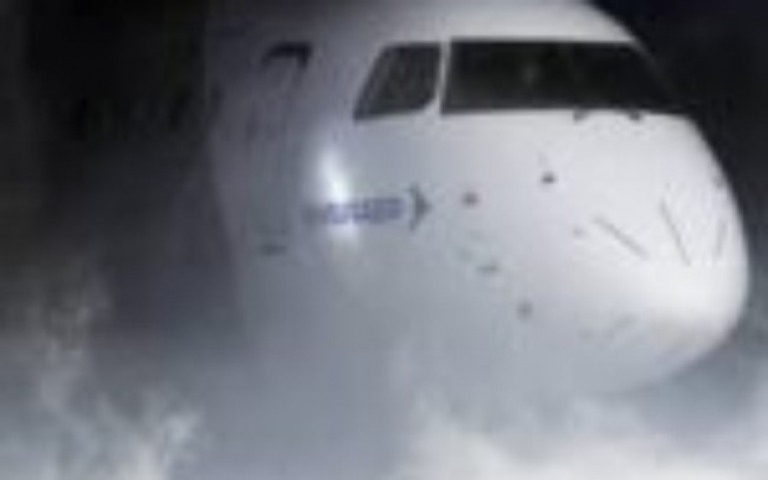 Embraer (EMBR3) reporta prejuízo líquido de R$3,6 bi no 4º trimestre