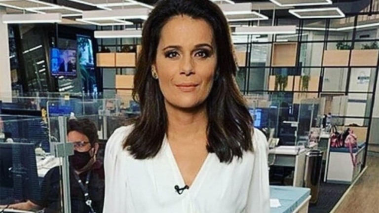 Adriana Araújo deixa a Record após criticar Bolsonaro e a emissora