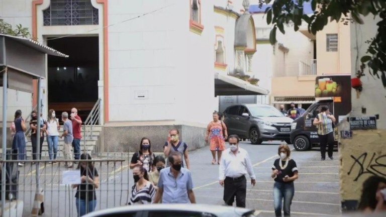 BH: Igreja descumpre decreto e realiza missa: "povo está muito angustiado"