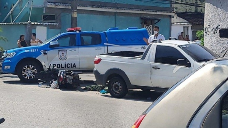 PM morto supostamente envolvido com milícia foi homenageado por Flávio na Alerj PM morto supostamente envolvido com milícia foi homenageado por Flávio na Alerj