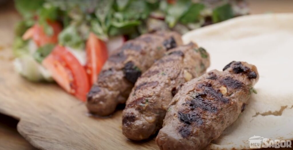 Tem carne moída em casa e não sabe o que fazer? olha essa delicinha de Kafta!