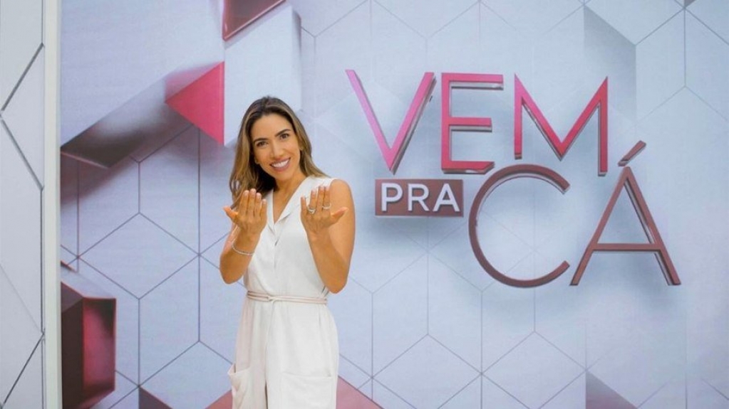 Patrícia Abravanel estreia programa e web enxerga "cópia" de Fátima Bernardes Patrícia Abravanel estreia programa e web enxerga "cópia" de Fátima Bernardes