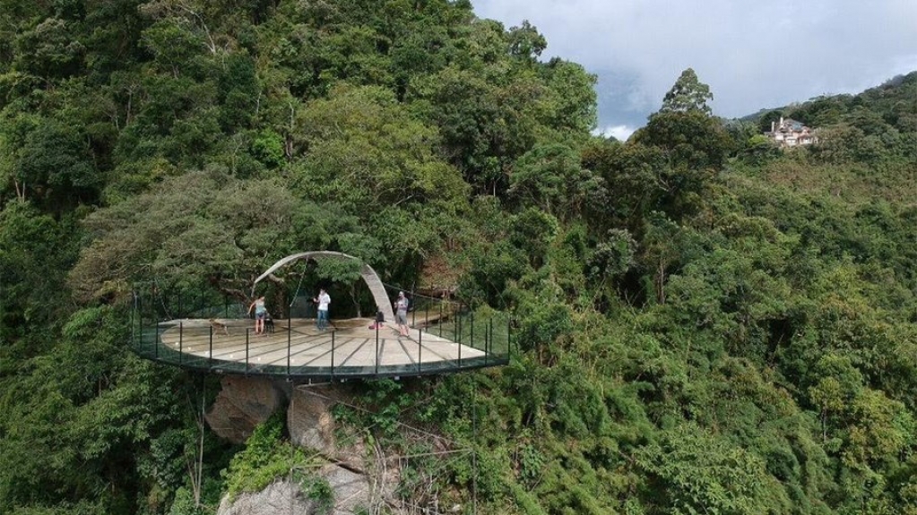 Parque em Campos do Jordão inaugura mirante 180º com vista para a Mantiqueira