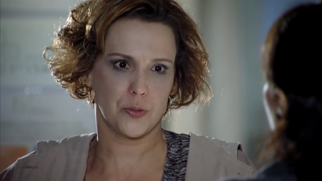 Eva expulsa Manu e Júlia de casa, em "A Vida da Gente" Eva expulsa Manu e Júlia de casa, em "A Vida da Gente"