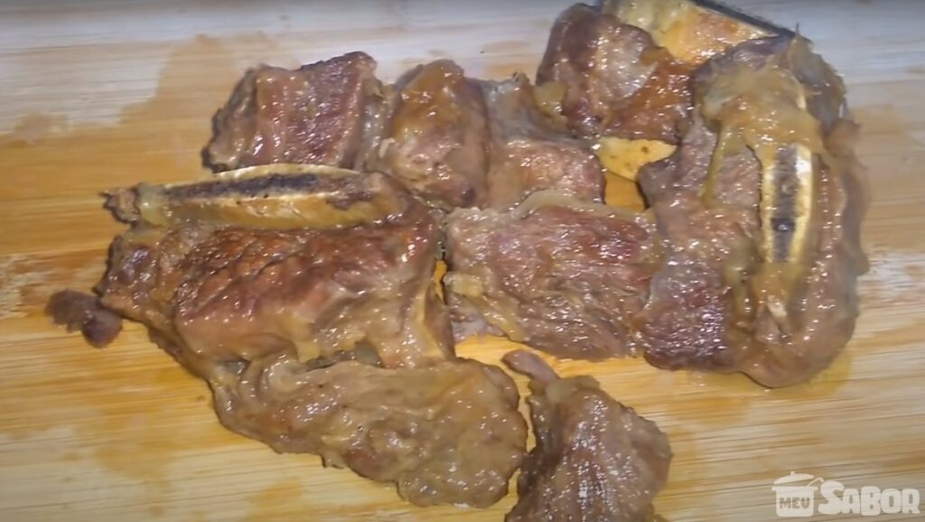 Costela na panela de pressão! Uma maravilha de carne feita de um jeito bem rápido e fácil!