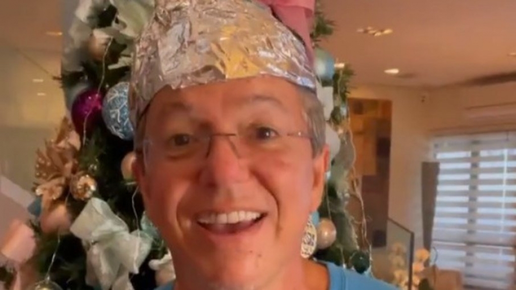 Boninho conta que já foi a diversas festas do BBB vestido de dummy Boninho conta que já foi a diversas festas do BBB vestido de dummy