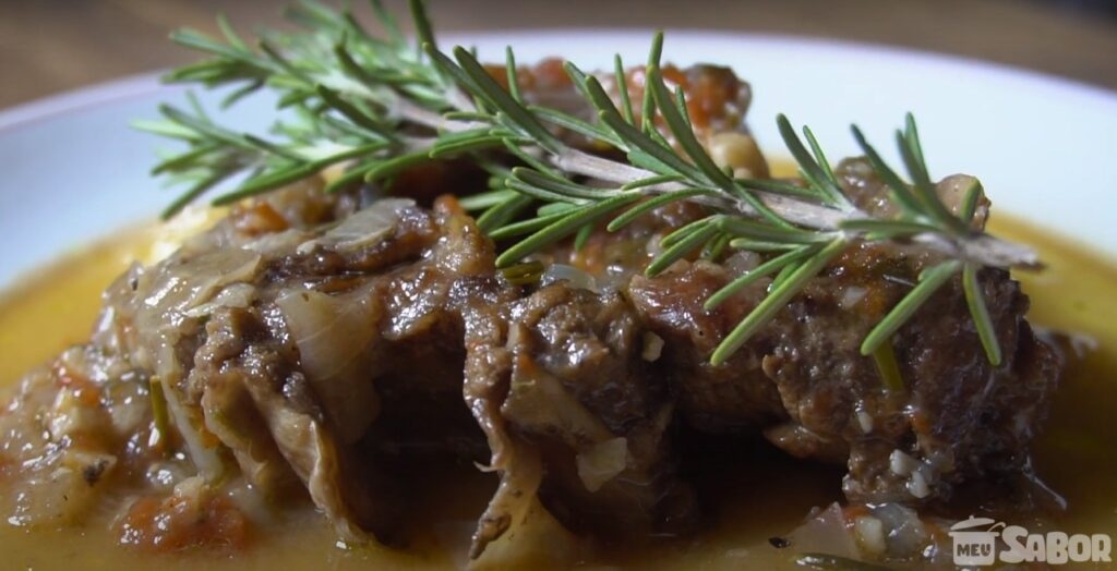 Polenta com ragu de costela um prato muito gostoso de comer!