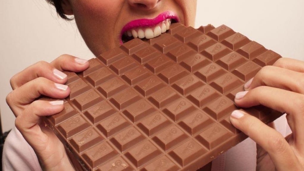 Por que meus dentes doem quando como chocolate?