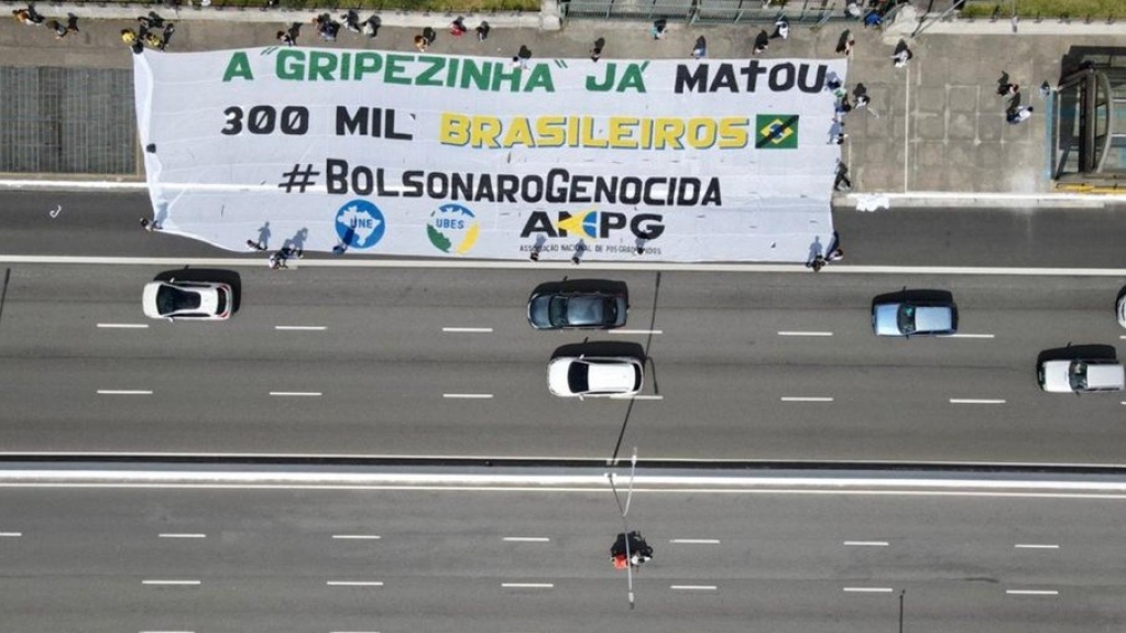 Vídeo: Ministro da Saúde é recebido aos gritos de "Bolsonaro genocida" na USP