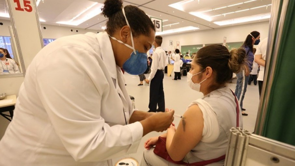 Anvisa faz alerta sobre mistura de doses de vacinas contra a covid-19