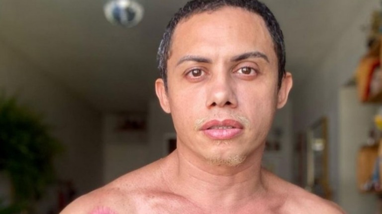 Silvero Pereira expõe ataque homofóbico na web: "Coitada"