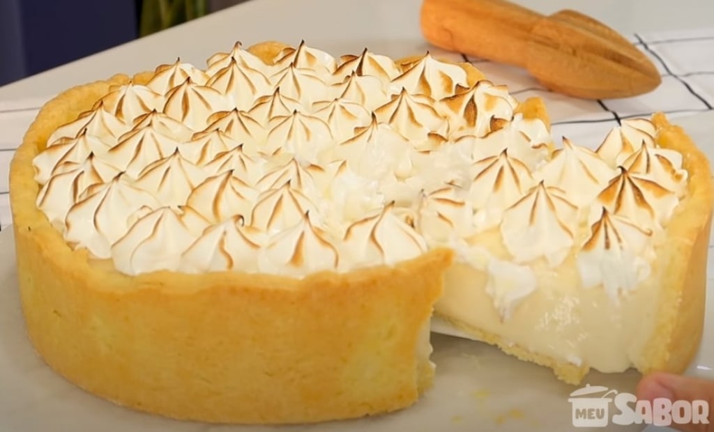 Torta de limão e frutas! Sobremesa enviada pelos deuses!