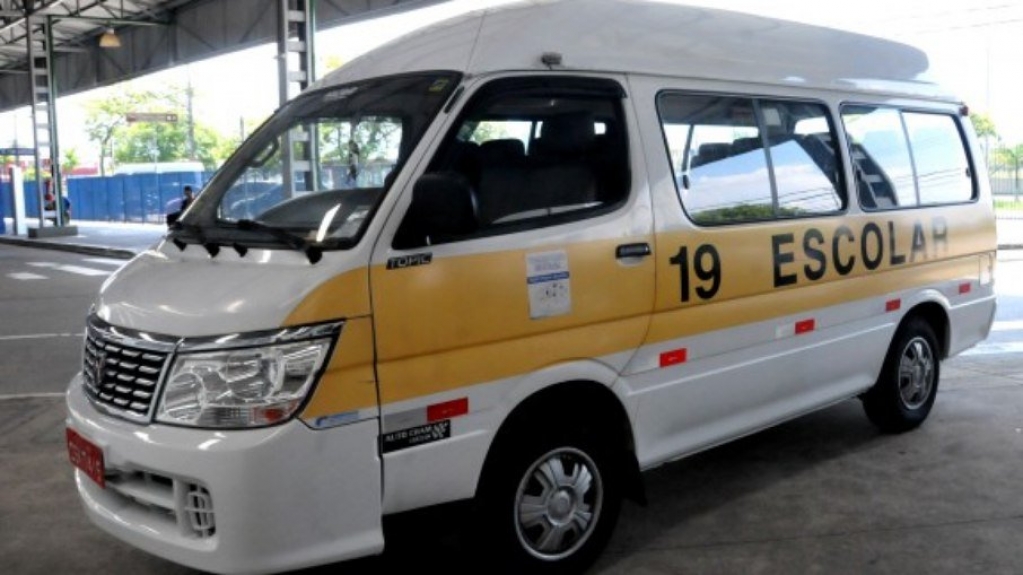 Vans escolares vão transportar corpos de vítimas de Covid-19 em SP