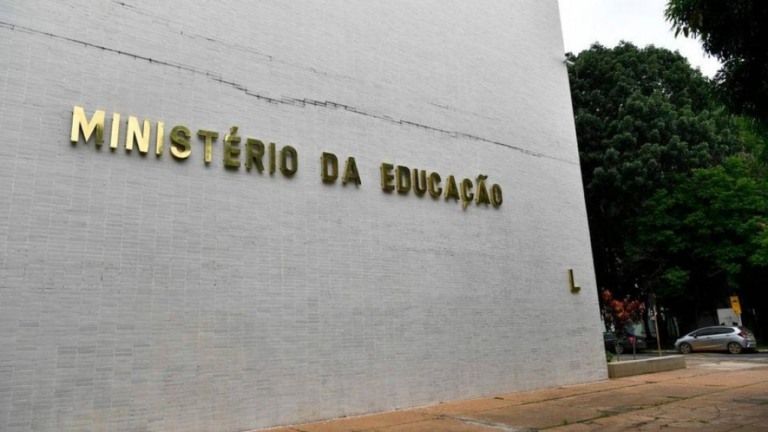 Secretária de Educação Básica do MEC pede demissão; é a 5ª troca sob Bolsonaro