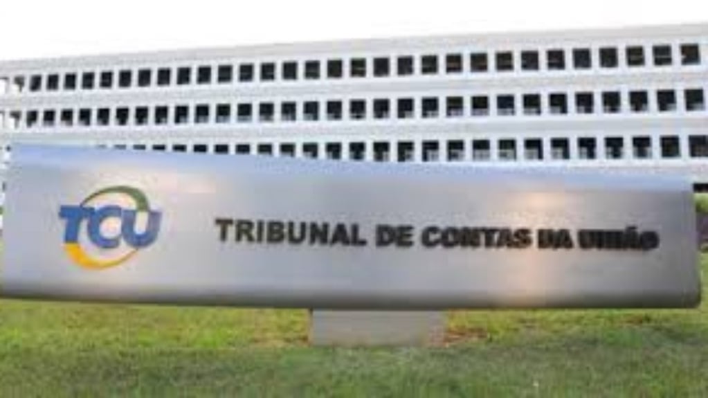 Deputados acionam TCU por risco de crime de responsabilidade em Orçamento