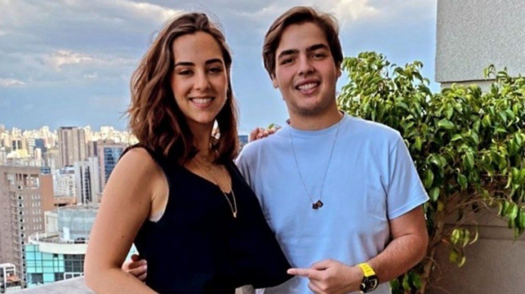 Filho de Faustão aparece 40 kg mais magro ao lado de irmã Filho de Faustão aparece 40 kg mais magro ao lado de irmã