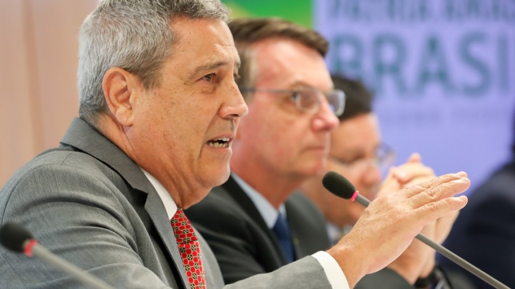 Comandantes das Forças Armadas decidem colocar cargos à disposição Comandantes das Forças Armadas decidem colocar cargos à disposição