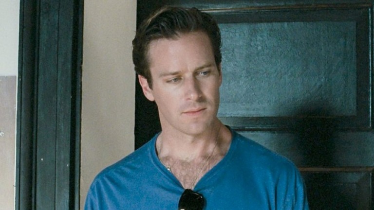 Armie Hammer, que é acusado de estupro e canibalismo, perde papel em outro filme