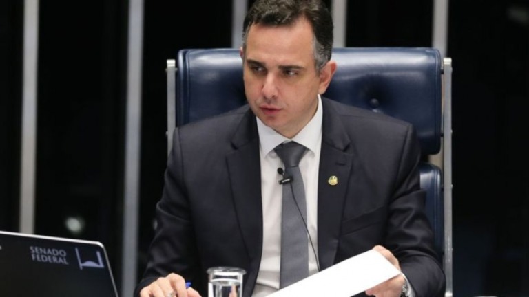 Pacheco diz ter "confiança absoluta" nas Forças Armadas para "promover a paz"
