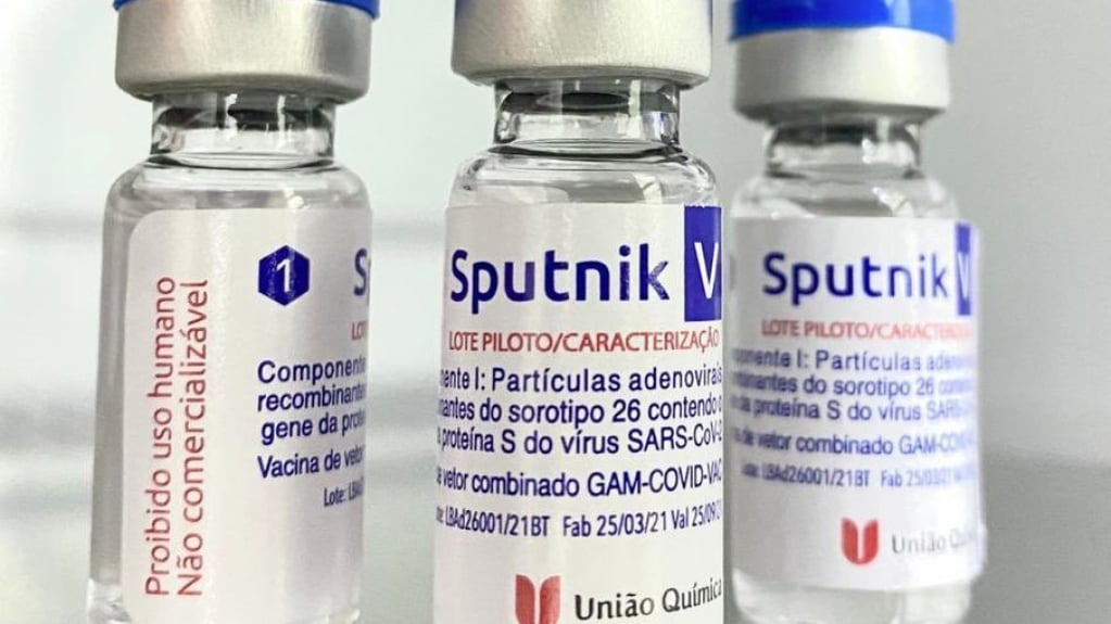 União Química mostra 1º lote-piloto da Sputnik V, produzido totalmente no Brasil