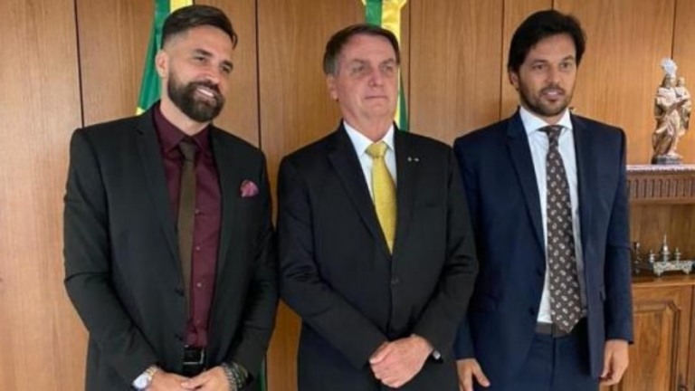Latino visita Bolsonaro para falar sobre situação dos artistas na pandemia