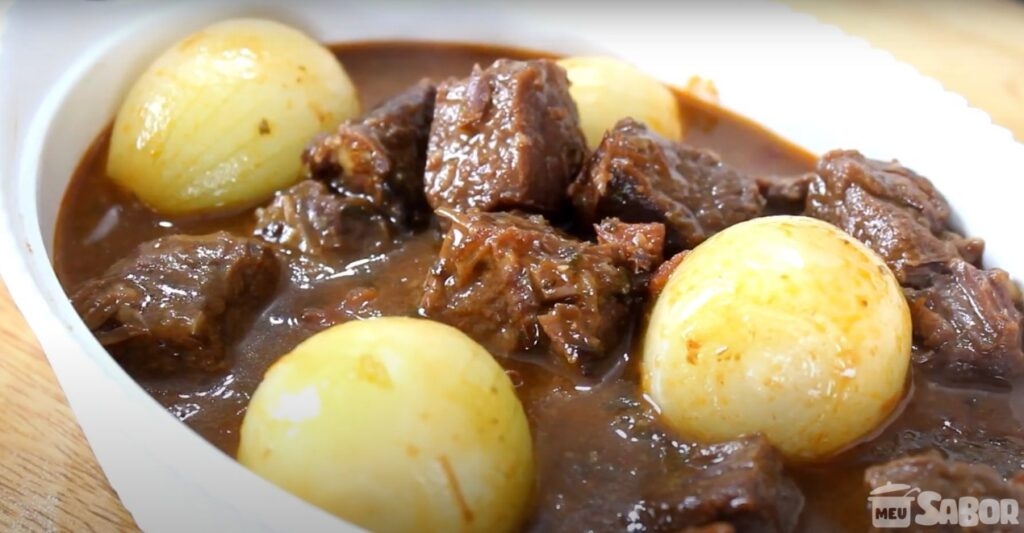 Aprenda a fazer uma maravilhosa carne com cerveja na panela de pressão!