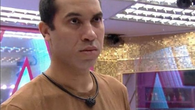 'BBB 21': Gilberto muda de visual e tira a barba após saída de Sarah