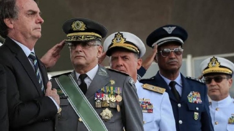 "Ameaça à democracia": oposição protocola pedido de impeachment de Bolsonaro