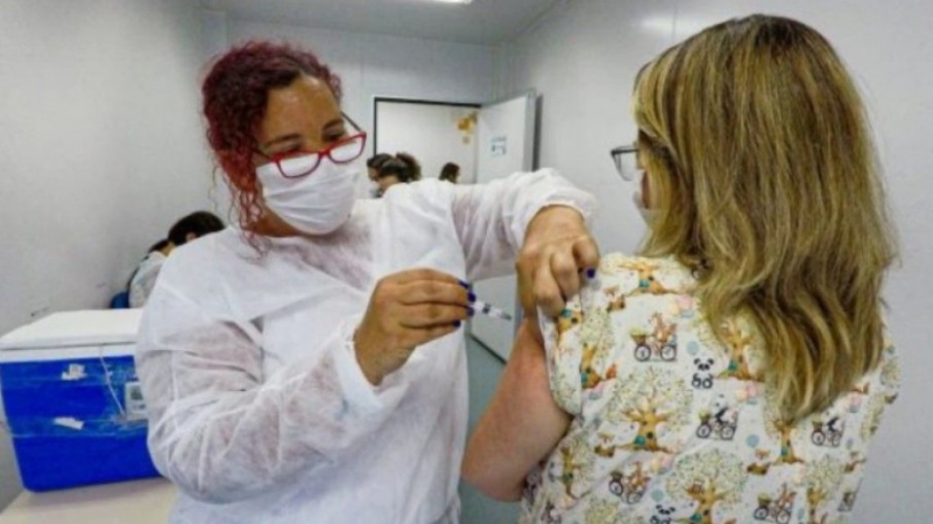 Governo de SP antecipa vacinação de pessoas com 68 anos para esta sexta (2)