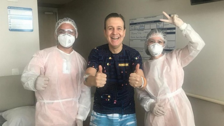 Celso Zucatelli comemora alta de internação por Covid: "Alegria não tem tamanho"