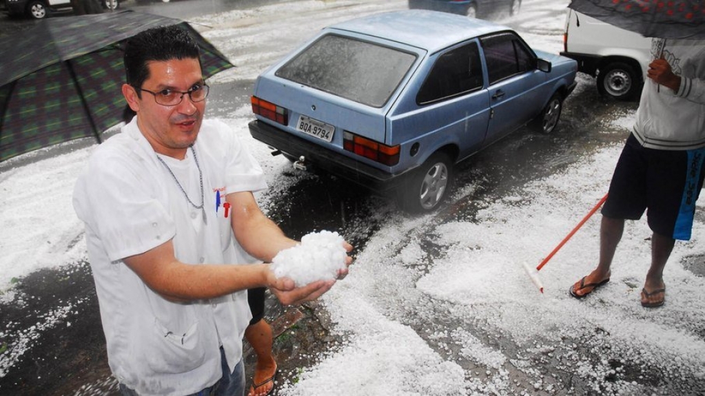 Chuva de granizo: saiba como recuperar os danos no seu carro