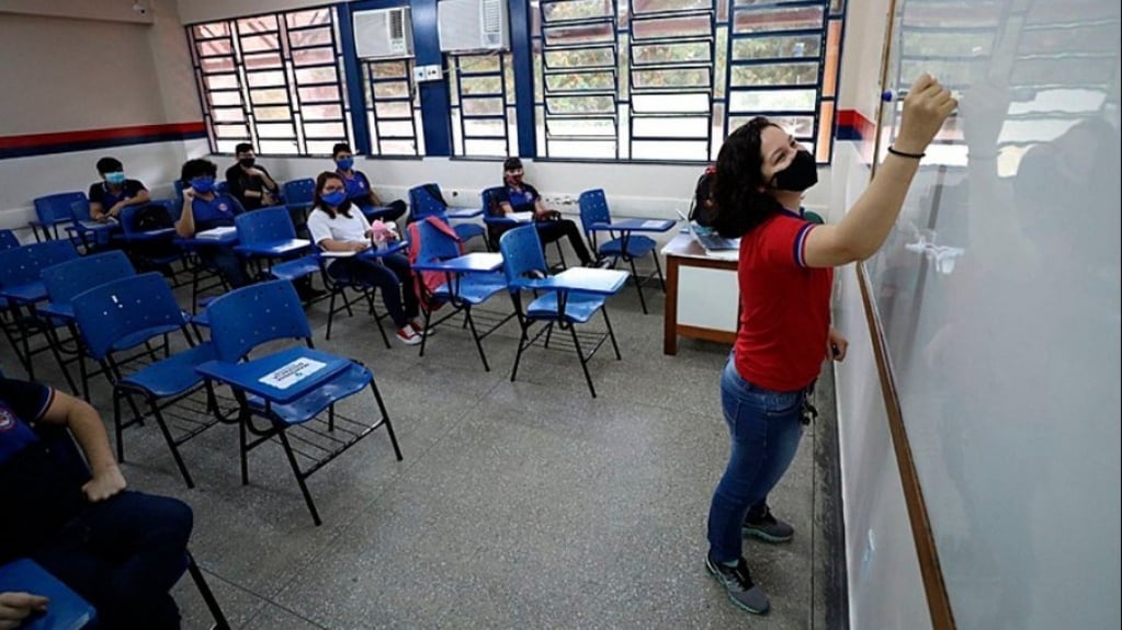 SP lança site para cadastro de profissionais da Educação que serão vacinados