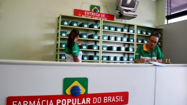 Governo federal reduz programa "Farmácia Popular" durante pandemia
