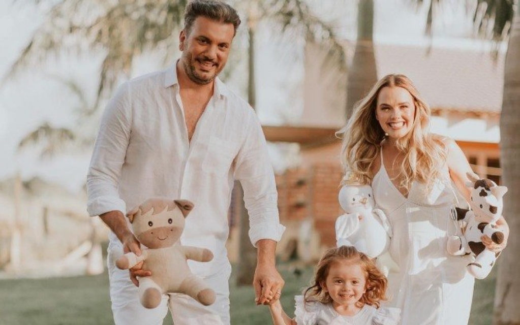 Thaeme Mariôto anuncia nova gravidez: "Família crescendo" Thaeme Mariôto anuncia nova gravidez: "Família crescendo"