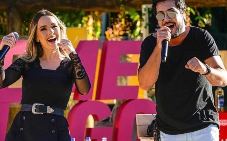 Grávida, Thaeme brinca com Thiago e pergunta quando vem o filho dele