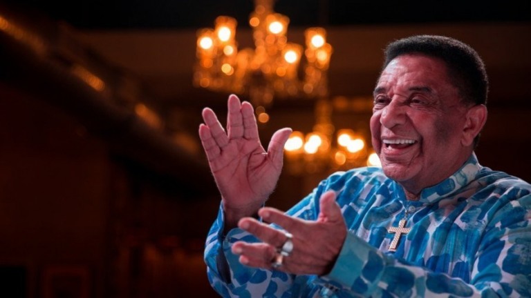 Agnaldo Timóteo é enterrado no Rio de janeiro apenas com a presença da família