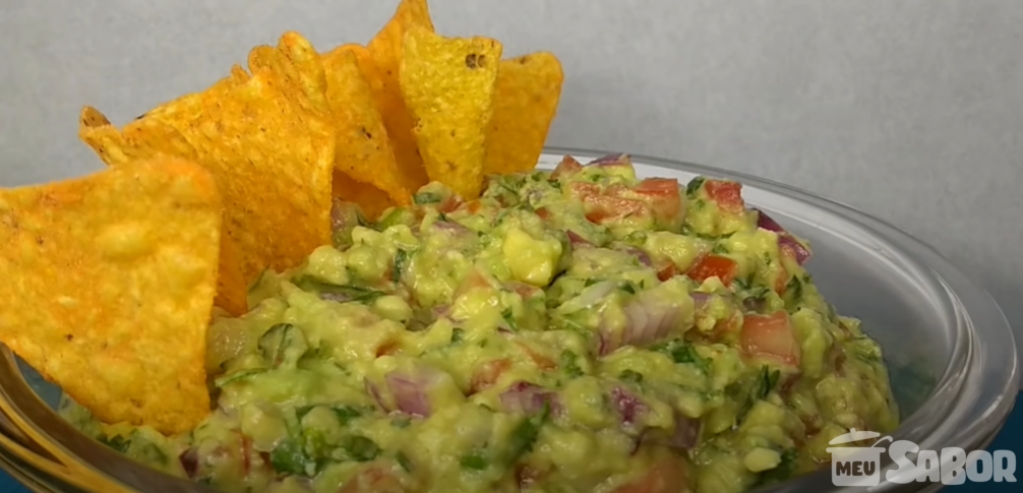 Aprenda a fazer um acompanhamento de abacate! Guacamole – comida Mexicana!