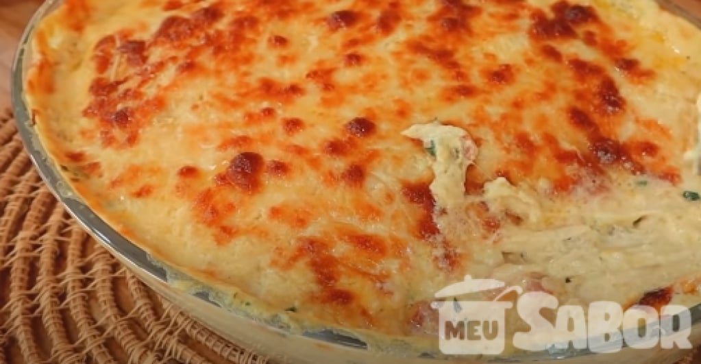 Filé de frango gratinado super fácil e prático de fazer! Fica uma delicia!