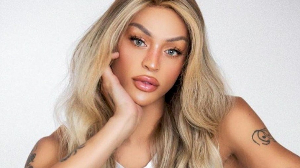 Pabllo Vittar responde internauta e diz por que não mora em uma mansão Pabllo Vittar responde internauta e diz por que não mora em uma mansão
