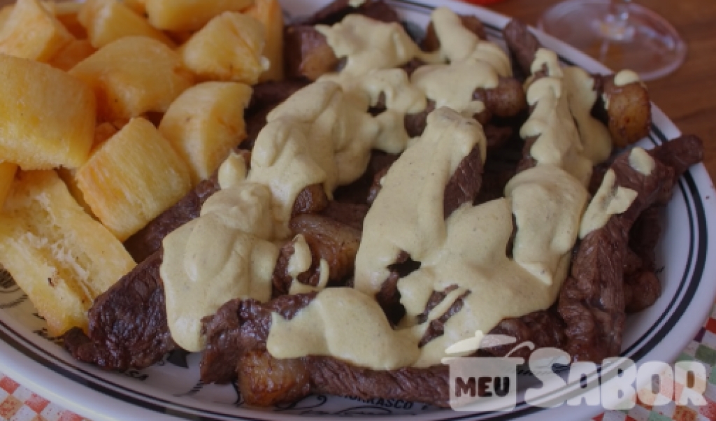 Que maravilhosa receita de picadinhos de filé mignon ao creme de catupiry!