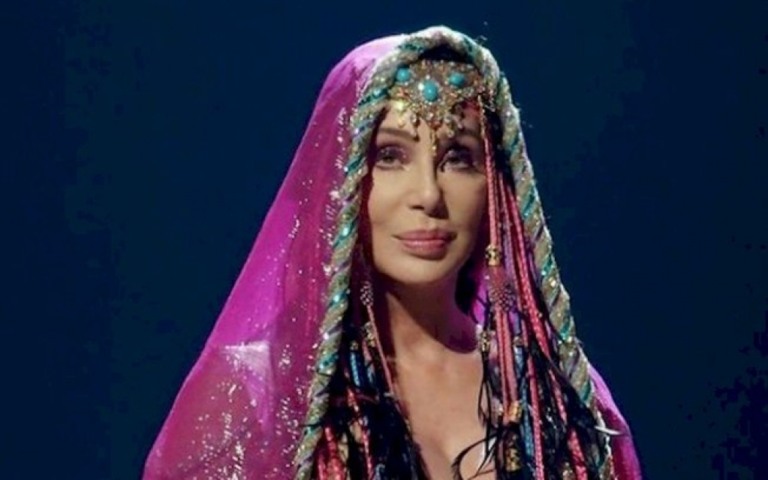 Cher pede desculpas por tweet sobre George Floyd